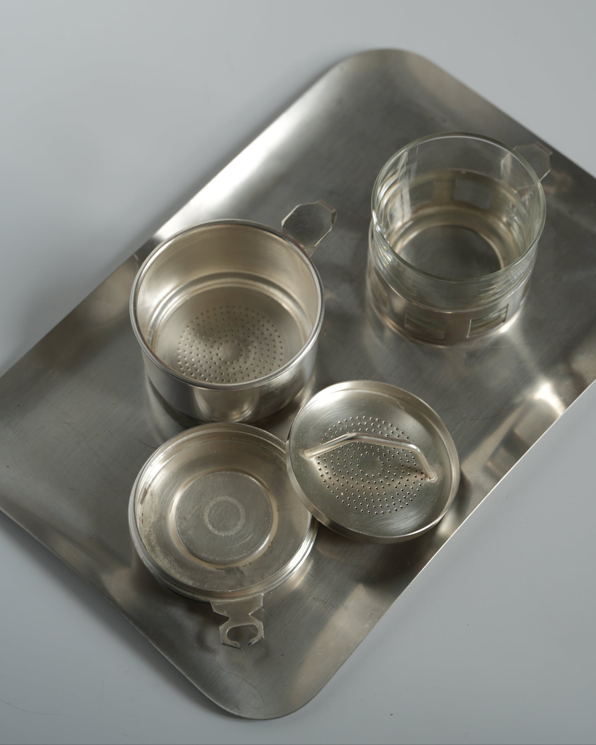 Filiżanka do kawy z wietnamskim zaparzaczem phin