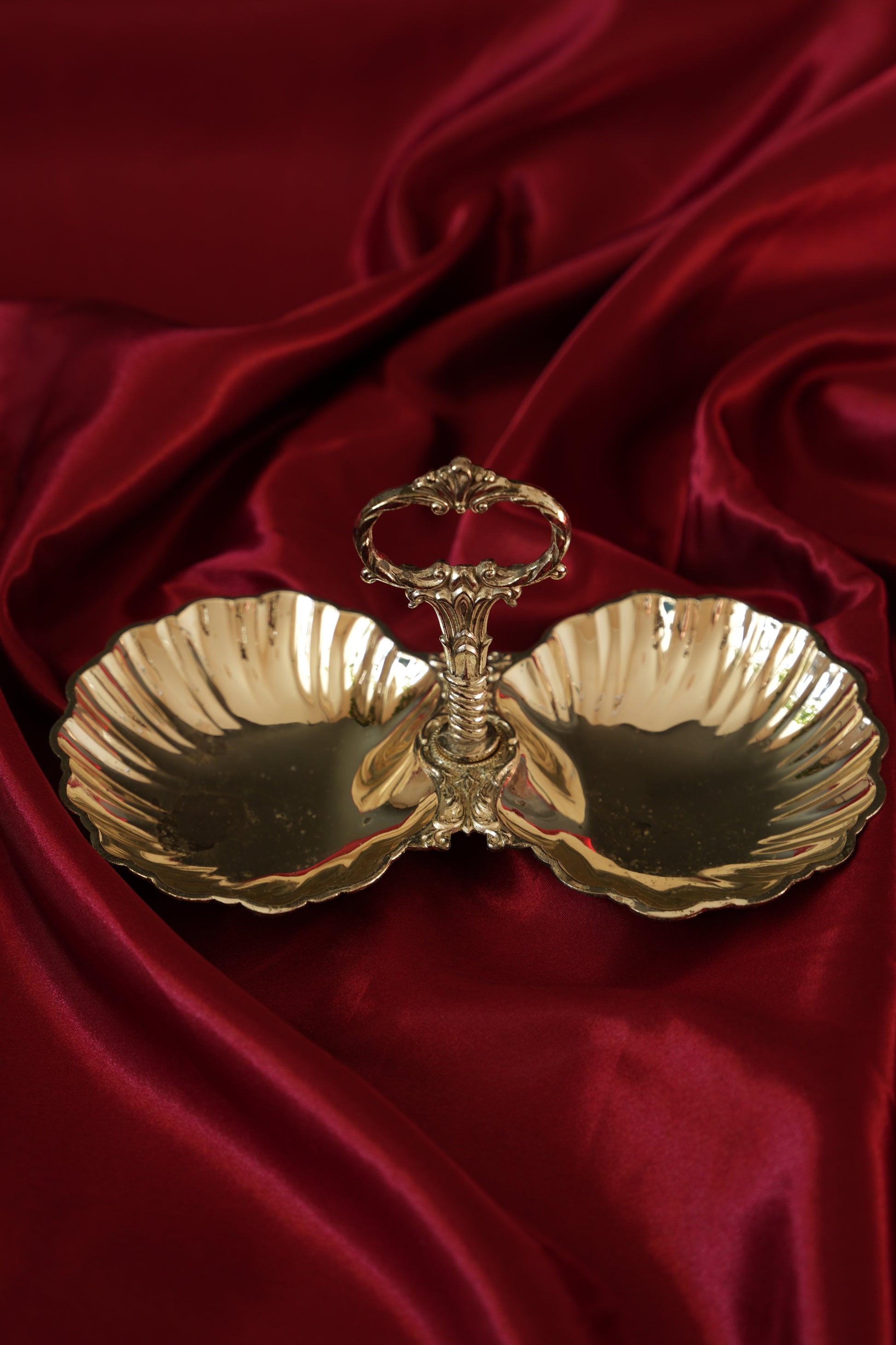 Podwójna patera w kształcie muszli