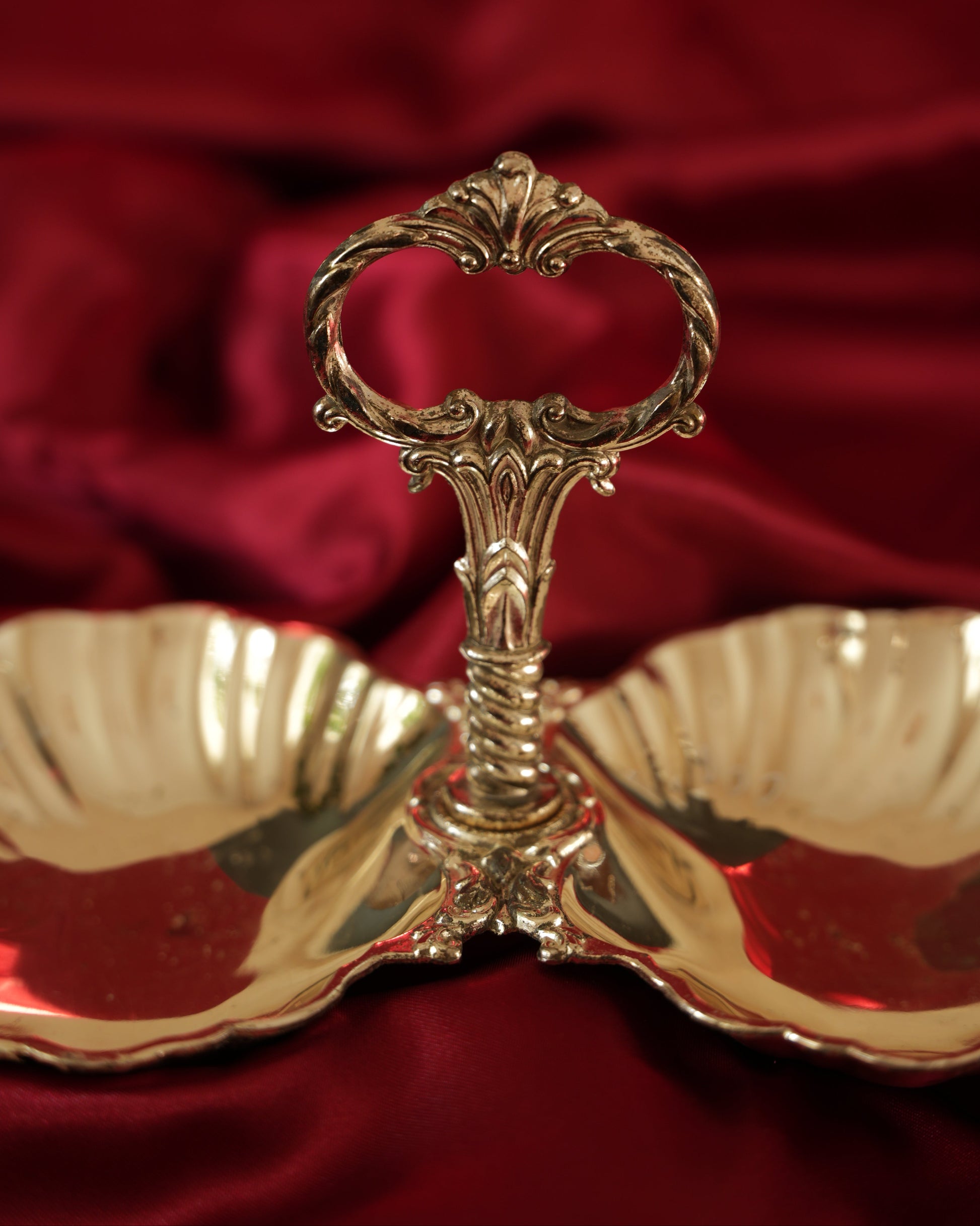 Podwójna patera w kształcie muszli