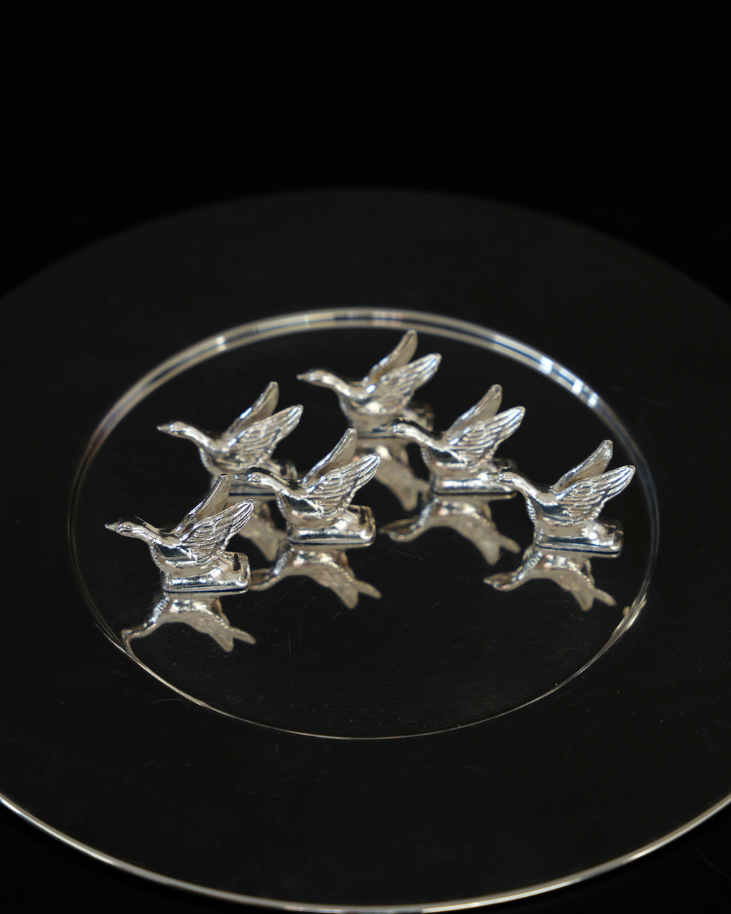 Chromowane uchwyty na winietki w kształcie ptaszków