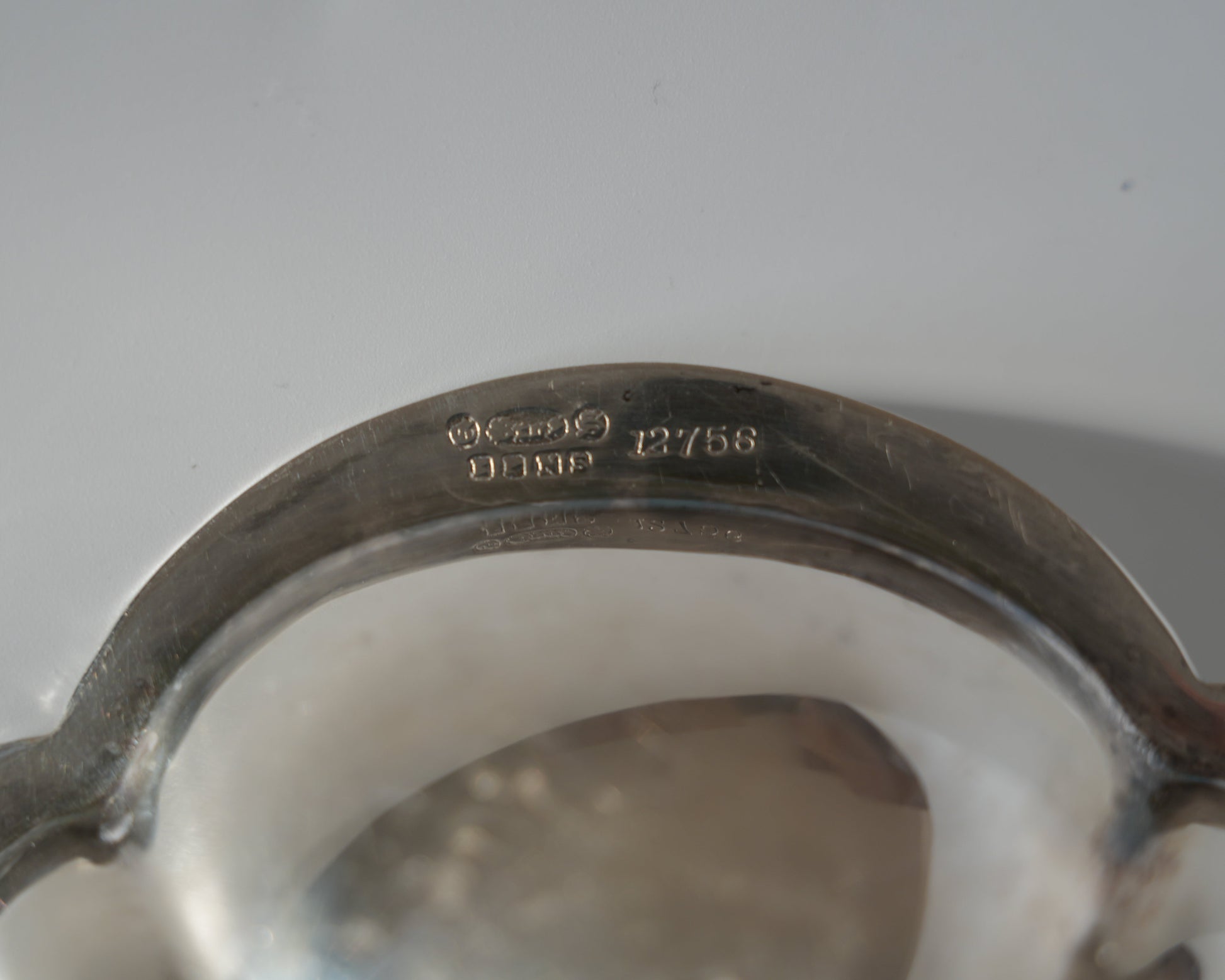 Posrebrzana patera w kształcie liścia z uchwytem