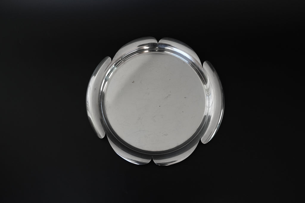 Taca posrebrzana z ukrytymi uchwytami