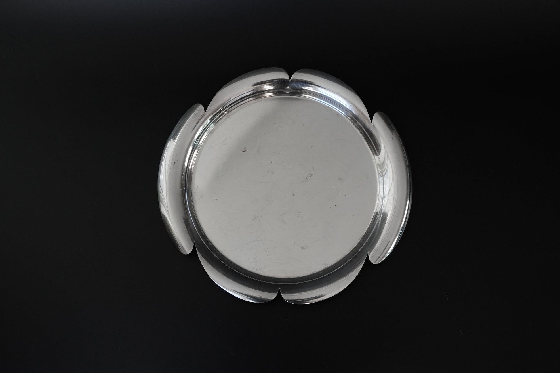 Taca posrebrzana z ukrytymi uchwytami