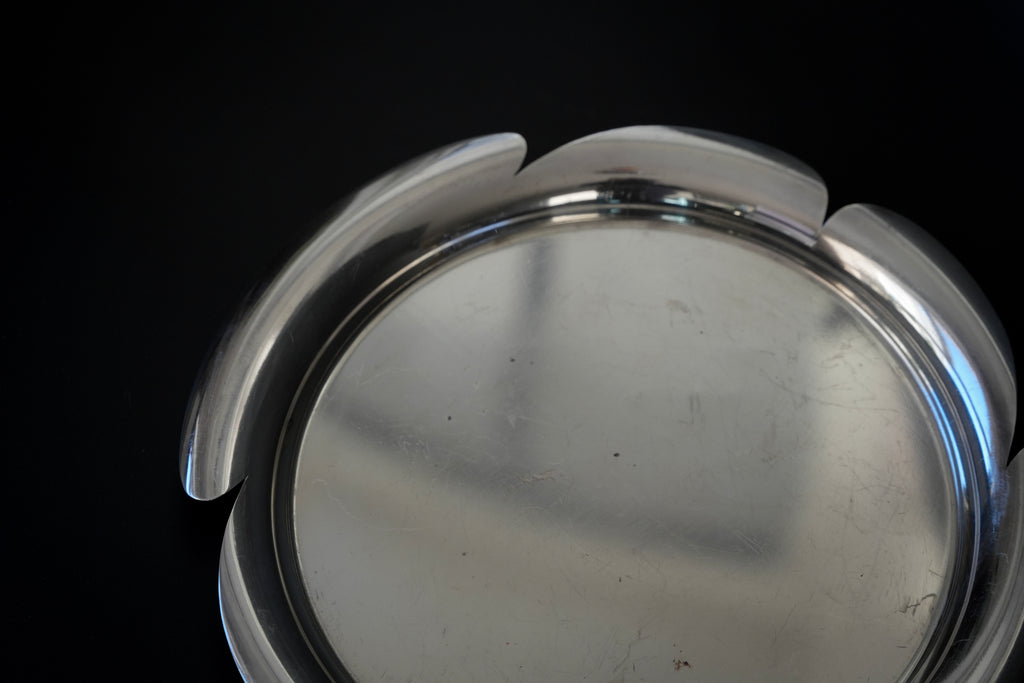 Taca posrebrzana z ukrytymi uchwytami