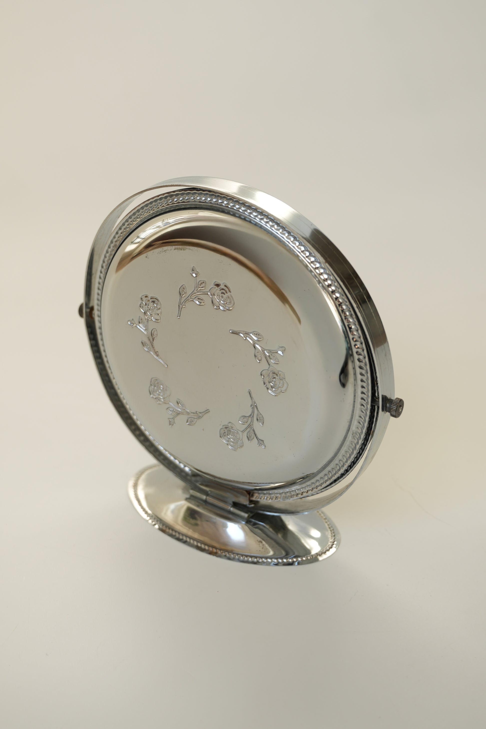 Składana etażerka do serwowania przekąsek i deserów