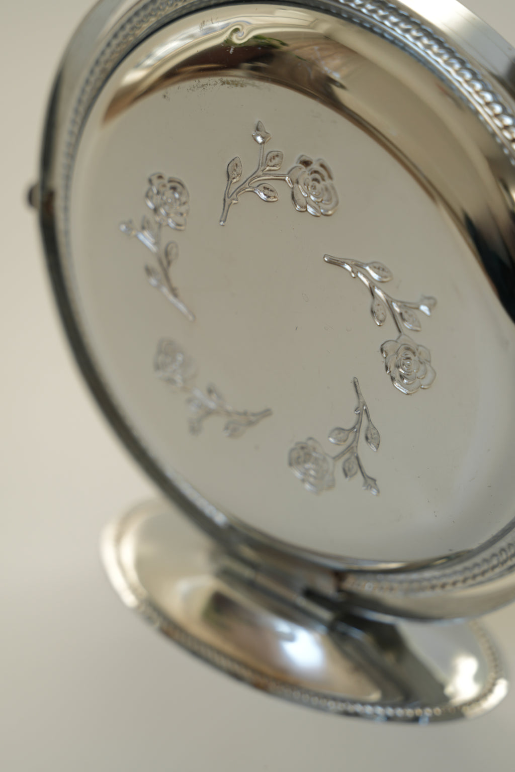 Składana etażerka do serwowania przekąsek i deserów