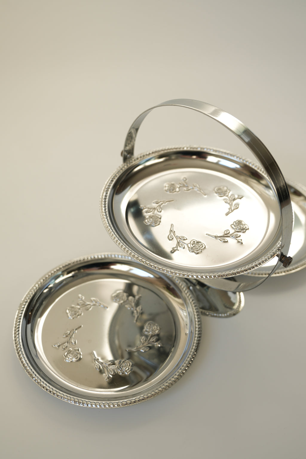 Składana etażerka do serwowania przekąsek i deserów