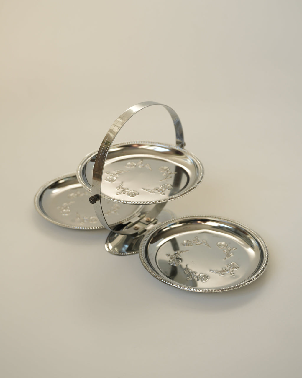 Składana etażerka do serwowania przekąsek i deserów