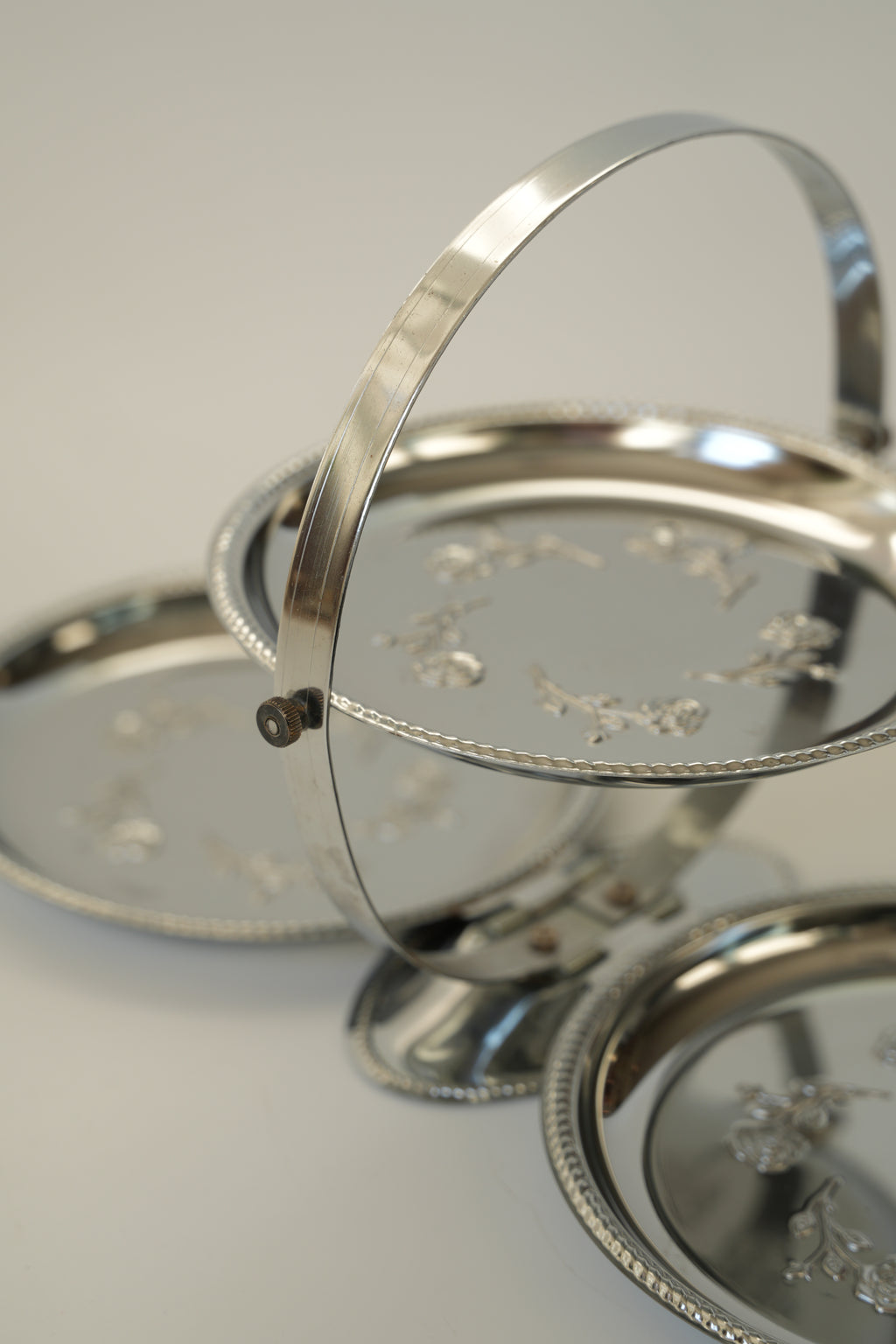 Składana etażerka do serwowania przekąsek i deserów