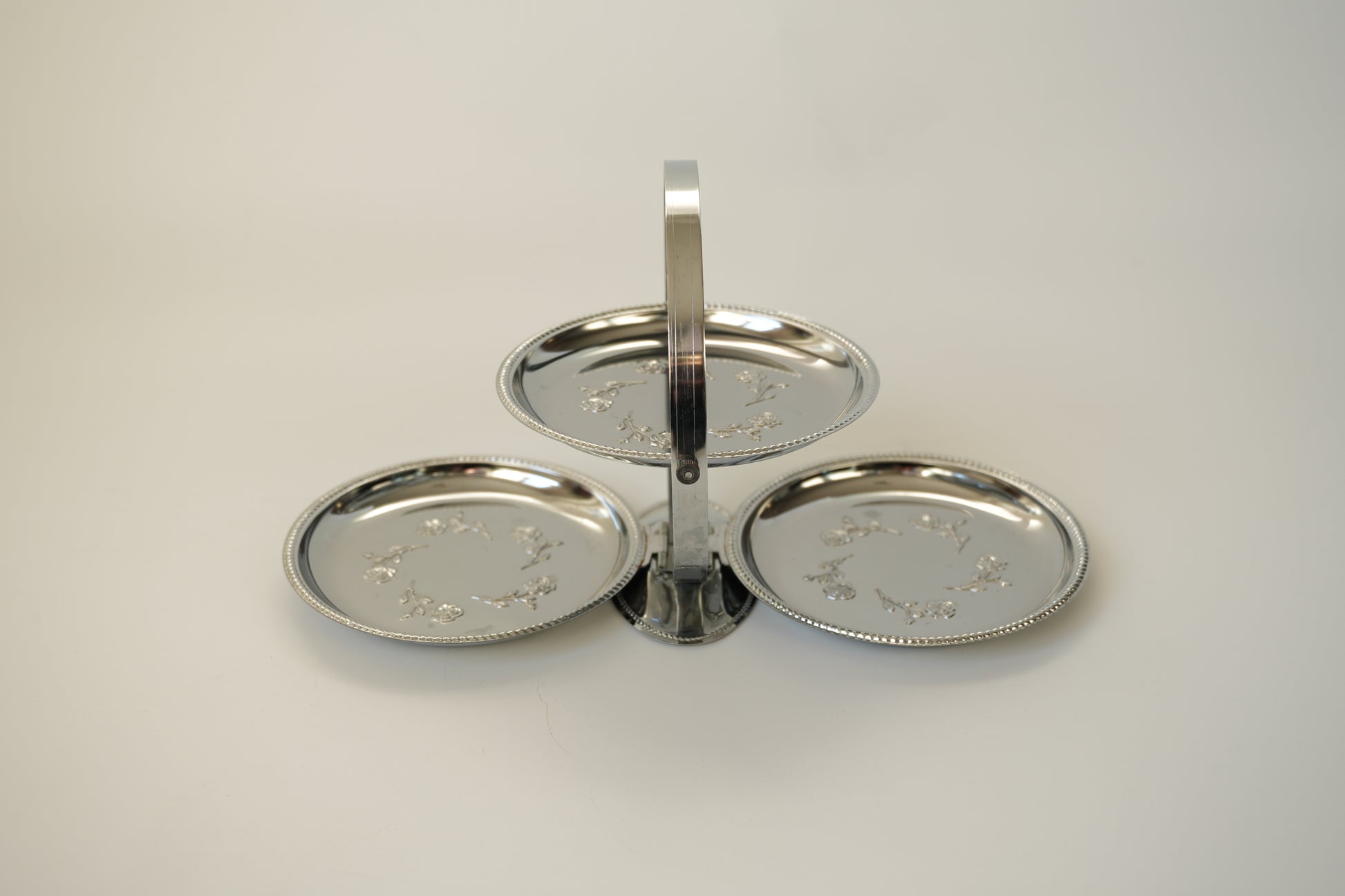 Składana etażerka do serwowania przekąsek i deserów