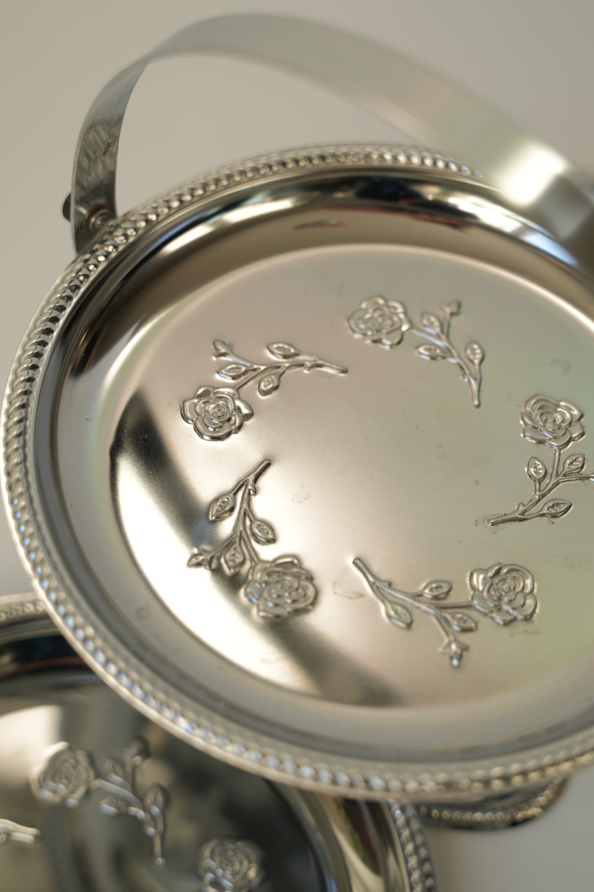 Składana etażerka do serwowania przekąsek i deserów