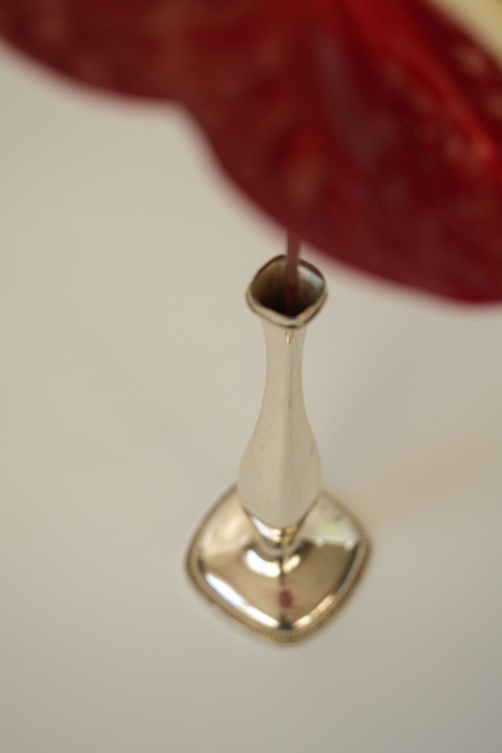 Posrebrzany wazonik typu one-flower