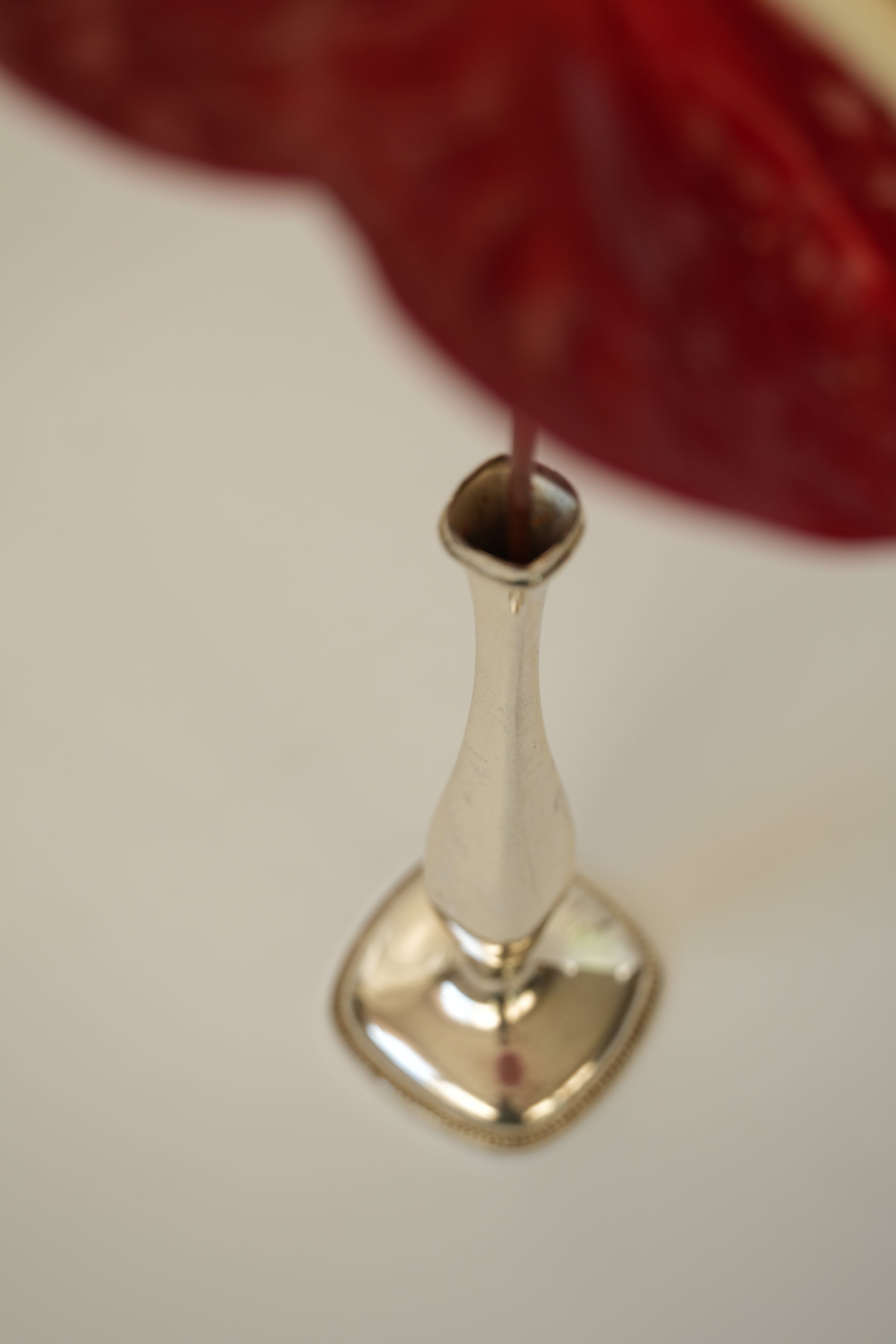 Posrebrzany wazonik typu one-flower