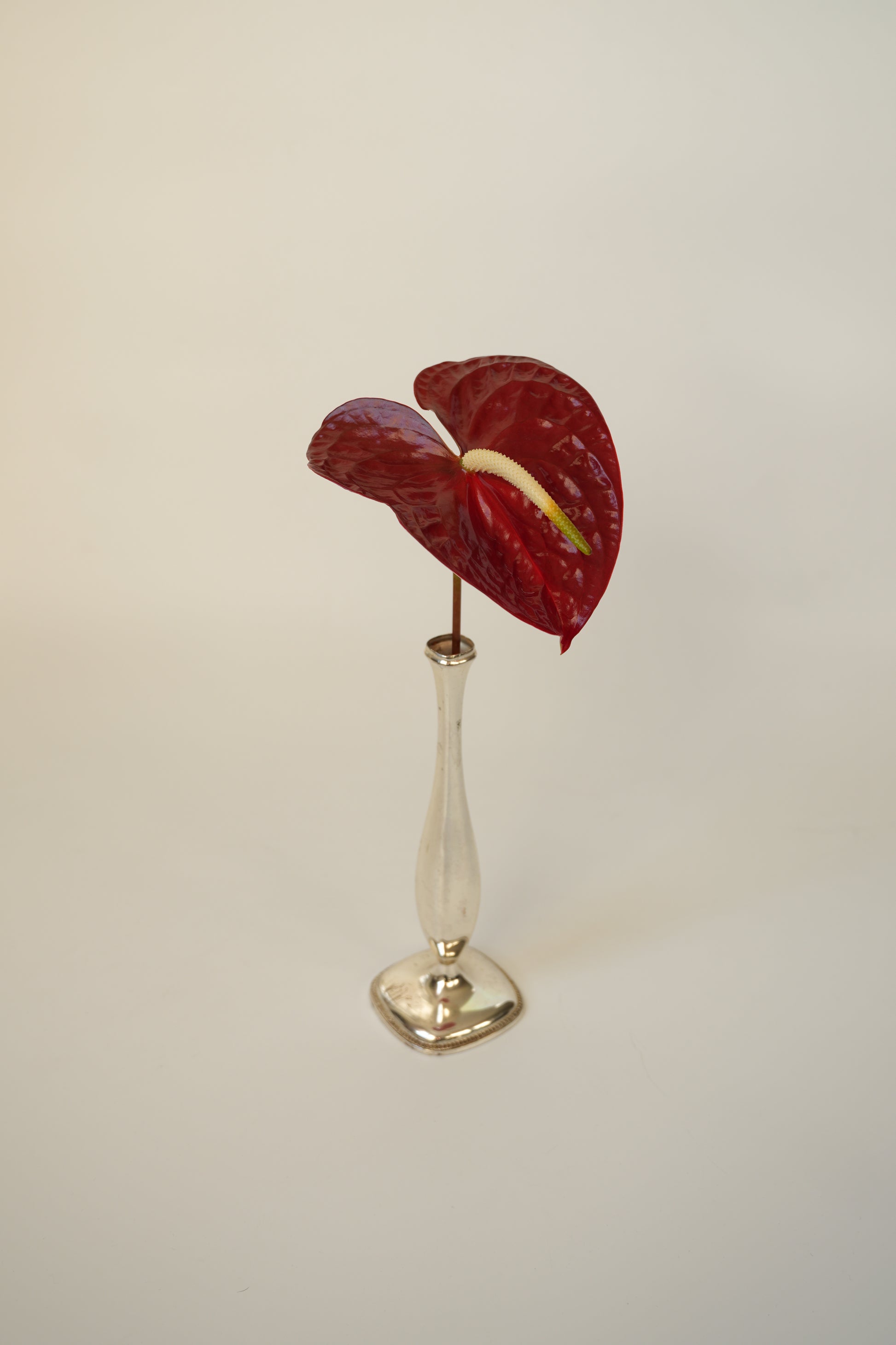 Posrebrzany wazonik typu one-flower