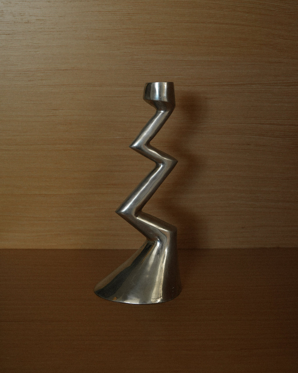 Świecznik Zig-Zag projektu Matthew Hilton