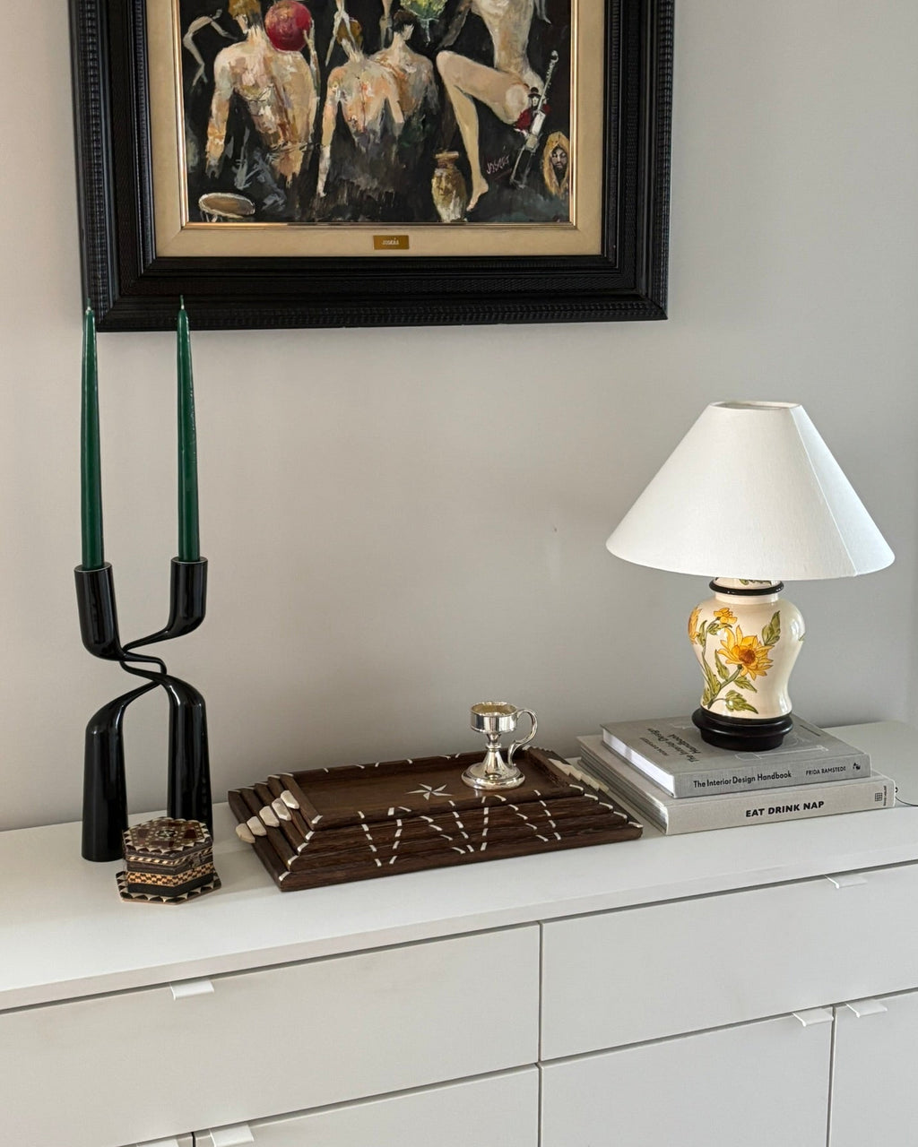 Ceramiczna lampa z motywem kwiatowym